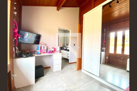 Casa de condomínio à venda com 263m², 4 quartos e 6 vagas