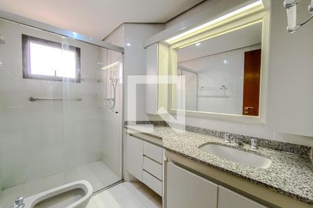 Apartamento para alugar com 132m², 3 quartos e 2 vagasBanheiro 