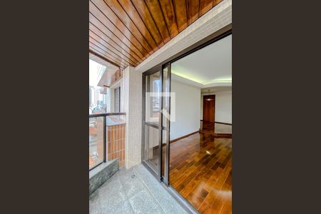 Apartamento para alugar com 132m², 3 quartos e 2 vagasVaranda 