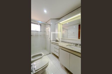 Apartamento para alugar com 132m², 3 quartos e 2 vagasBanheiro 