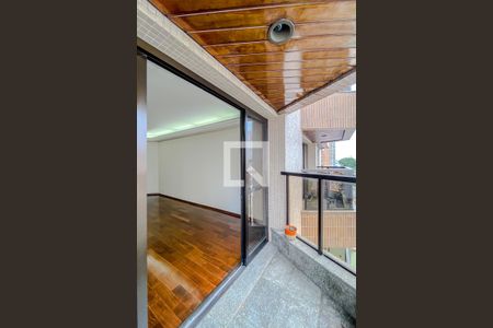 Apartamento para alugar com 132m², 3 quartos e 2 vagasVaranda 