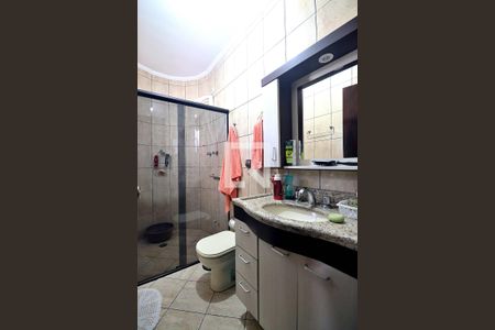 Banheiro do Quarto 1 - Suíte de casa à venda com 4 quartos, 225m² em Parque Novo Oratório, Santo André