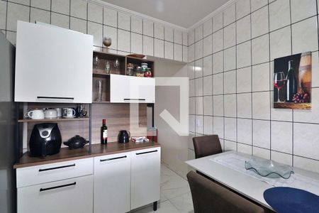 Casa à venda com 225m², 4 quartos e 4 vagasEdícula - Cozinha