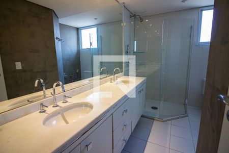 Apartamento à venda com 152m², 3 quartos e 3 vagasBanheiro, suíte 1 