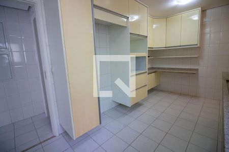 Apartamento à venda com 152m², 3 quartos e 3 vagasCozinha 