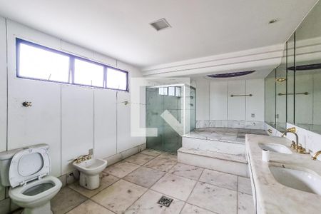 Apartamento à venda com 500m², 4 quartos e 8 vagas Apartamento à venda com 500m², 4 quartos e 8 vagasBanheiro da Suíte