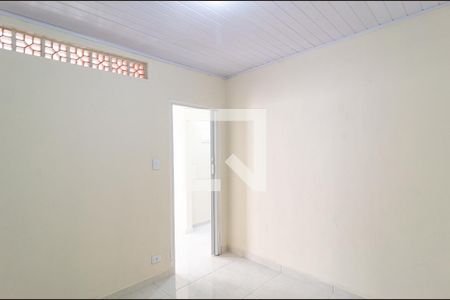 Quarto 2 de casa para alugar com 2 quartos, 42m² em Vila Campestre, São Paulo