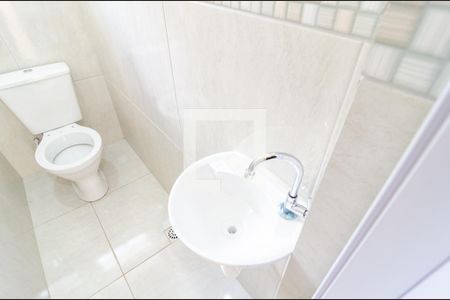 Casa para alugar com 42m², 2 quartos e sem vaga Casa para alugar com 42m², 2 quartos e sem vagaBanheiro Social