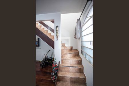 Escada de casa à venda com 2 quartos, 60m² em Santa Branca, Belo Horizonte