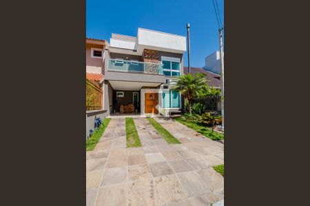 Casa à venda com 153m², 3 quartos e 2 vagasFachada