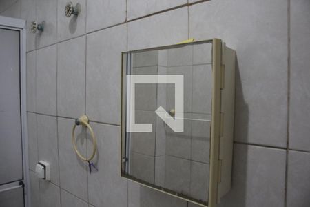 Banheiro de kitnet/studio para alugar com 1 quarto, 28m² em Itararé, São Vicente