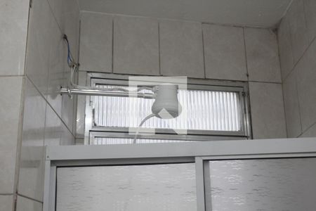 Banheiro de kitnet/studio para alugar com 1 quarto, 28m² em Itararé, São Vicente