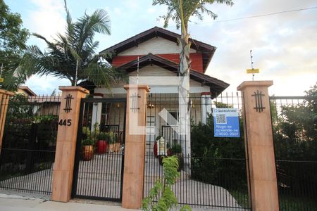 Casa à venda com 438m², 3 quartos e 3 vagasFachada