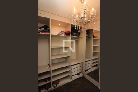 Casa à venda com 438m², 3 quartos e 3 vagasCloset da suíte 3
