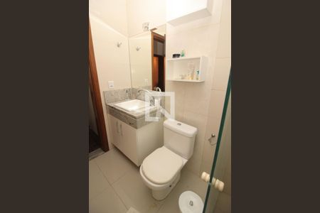 Casa à venda com 438m², 3 quartos e 3 vagasBanheiro da Suíte 2