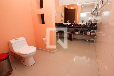 Casa à venda com 438m², 3 quartos e 3 vagasBanheiro da Suíte 1