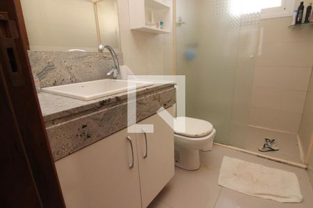 Casa à venda com 438m², 3 quartos e 3 vagasBanheiro da Suíte 2