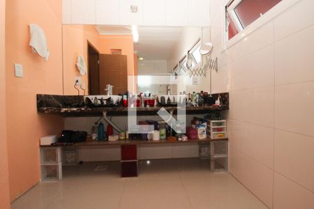 Casa à venda com 438m², 3 quartos e 3 vagasBanheiro da Suíte 1