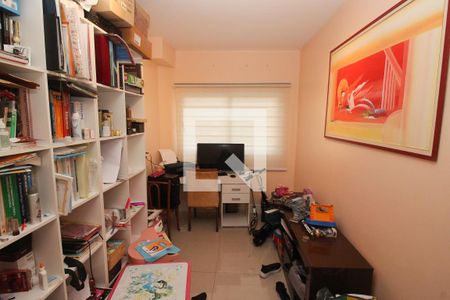 Casa à venda com 438m², 3 quartos e 3 vagasEscritório