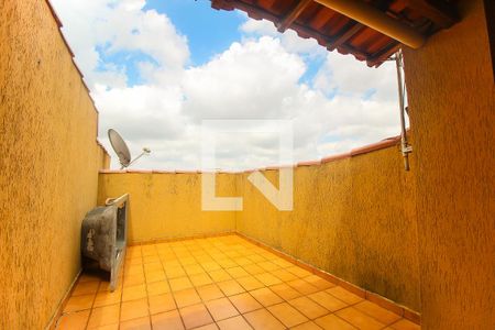 Casa à venda com 150m², 2 quartos e 2 vagas Casa à venda com 150m², 2 quartos e 2 vagasTerraço
