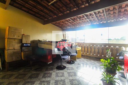 Casa à venda com 150m², 2 quartos e 2 vagas Casa à venda com 150m², 2 quartos e 2 vagasVaranda