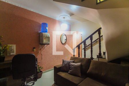 Casa à venda com 150m², 2 quartos e 2 vagas Casa à venda com 150m², 2 quartos e 2 vagasSala