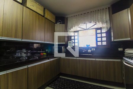 Casa à venda com 150m², 2 quartos e 2 vagas Casa à venda com 150m², 2 quartos e 2 vagasCozinha