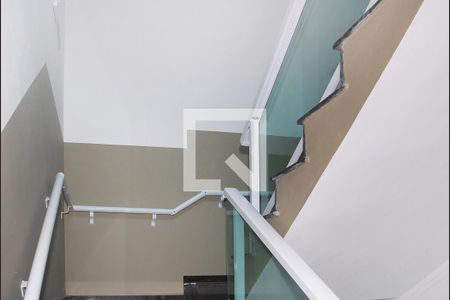 Apartamento à venda com 46m², 2 quartos e 1 vaga Apartamento à venda com 46m², 2 quartos e 1 vagaEscada