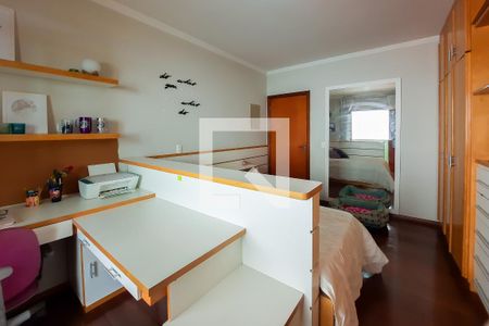 Casa à venda com 256m², 3 quartos e 4 vagasSuíte 2