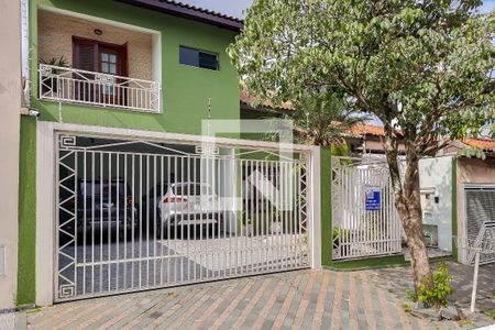 Casa à venda com 256m², 3 quartos e 4 vagasFachada
