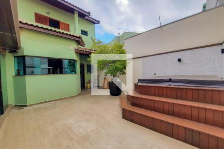 Casa à venda com 256m², 3 quartos e 4 vagasQuintal