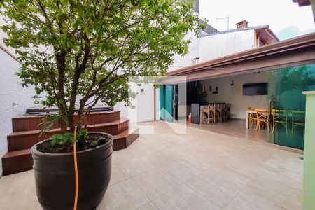 Casa à venda com 256m², 3 quartos e 4 vagasQuintal