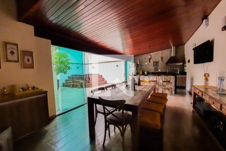 Casa à venda com 256m², 3 quartos e 4 vagasVaranda Gourmet