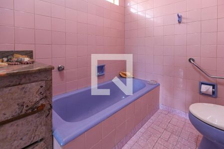 Casa à venda com 360m², 3 quartos e 4 vagasBanheiro do Quarto 1