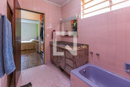 Casa à venda com 360m², 3 quartos e 4 vagasBanheiro do Quarto 1