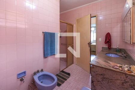 Casa à venda com 360m², 3 quartos e 4 vagasBanheiro do Quarto 1