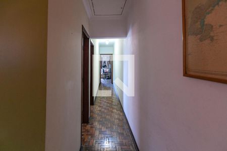 Casa à venda com 360m², 3 quartos e 4 vagasCorredor quartos