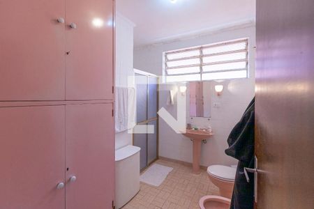 Casa à venda com 360m², 3 quartos e 4 vagasBanheiro Corredor