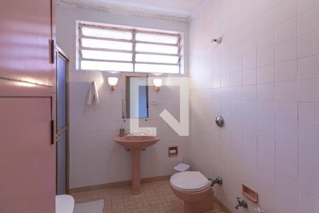 Casa à venda com 360m², 3 quartos e 4 vagasBanheiro Corredor