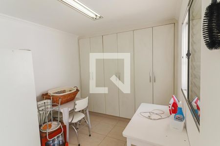 Casa à venda com 200m², 3 quartos e 2 vagasQuarto Serviço