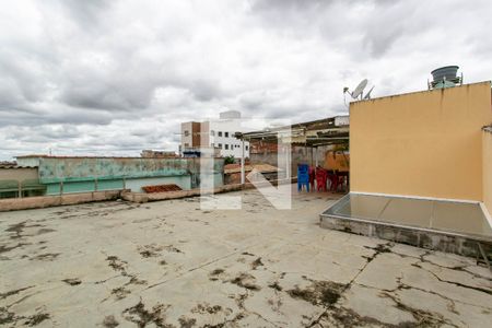 Casa à venda com 400m², 4 quartos e 3 vagas Casa à venda com 400m², 4 quartos e 3 vagasTerraço
