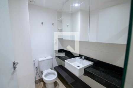 Banheiro de kitnet/studio para alugar com 1 quarto, 50m² em Tijuca, Rio de Janeiro