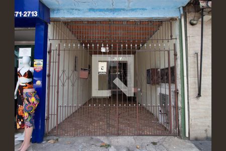 Casa à venda com 80m², 2 quartos e 1 vaga Casa à venda com 80m², 2 quartos e 1 vagaFachada