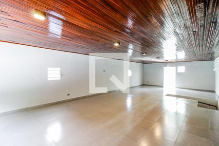 Casa para alugar com 232m², 4 quartos e 2 vagasSalão