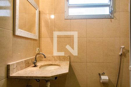 Banheiro de apartamento para alugar com 1 quarto, 55m² em Jardim Tres Marias, Guarujá