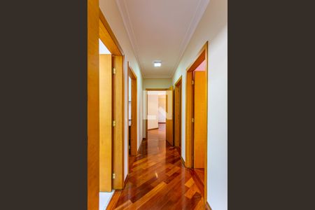 Apartamento à venda com 178m², 4 quartos e 3 vagas Apartamento à venda com 178m², 4 quartos e 3 vagasCorredor Dormitórios