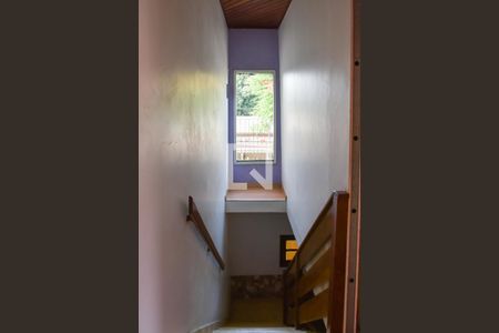 Casa à venda com 206m², 3 quartos e 1 vaga Casa à venda com 206m², 3 quartos e 1 vagaEscada