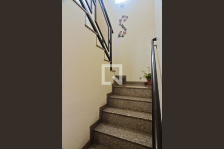 Escada de casa à venda com 3 quartos, 158m² em Vila Iório, São Paulo