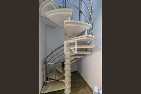 Apartamento para alugar com 144m², 3 quartos e 2 vagasEscada