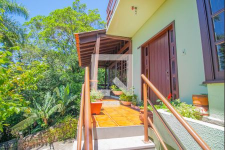 Casa à venda com 400m², 5 quartos e 4 vagasEscada